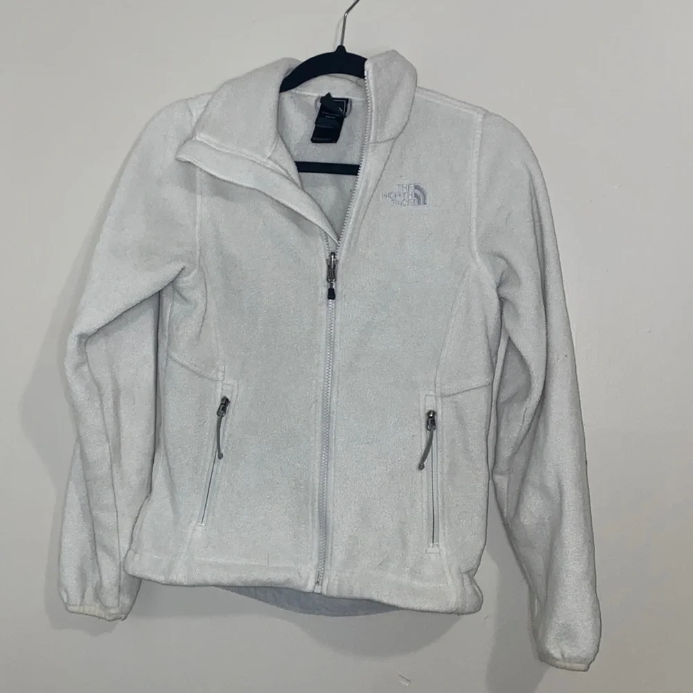 💋Comfy White North Face fleece zip up! - Picture 2 of 11